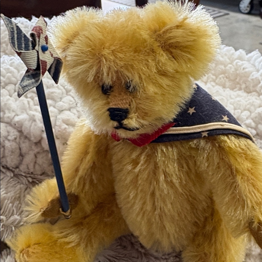 Mohair Teddy Bear with Pinwheel - Picture 3 of 4